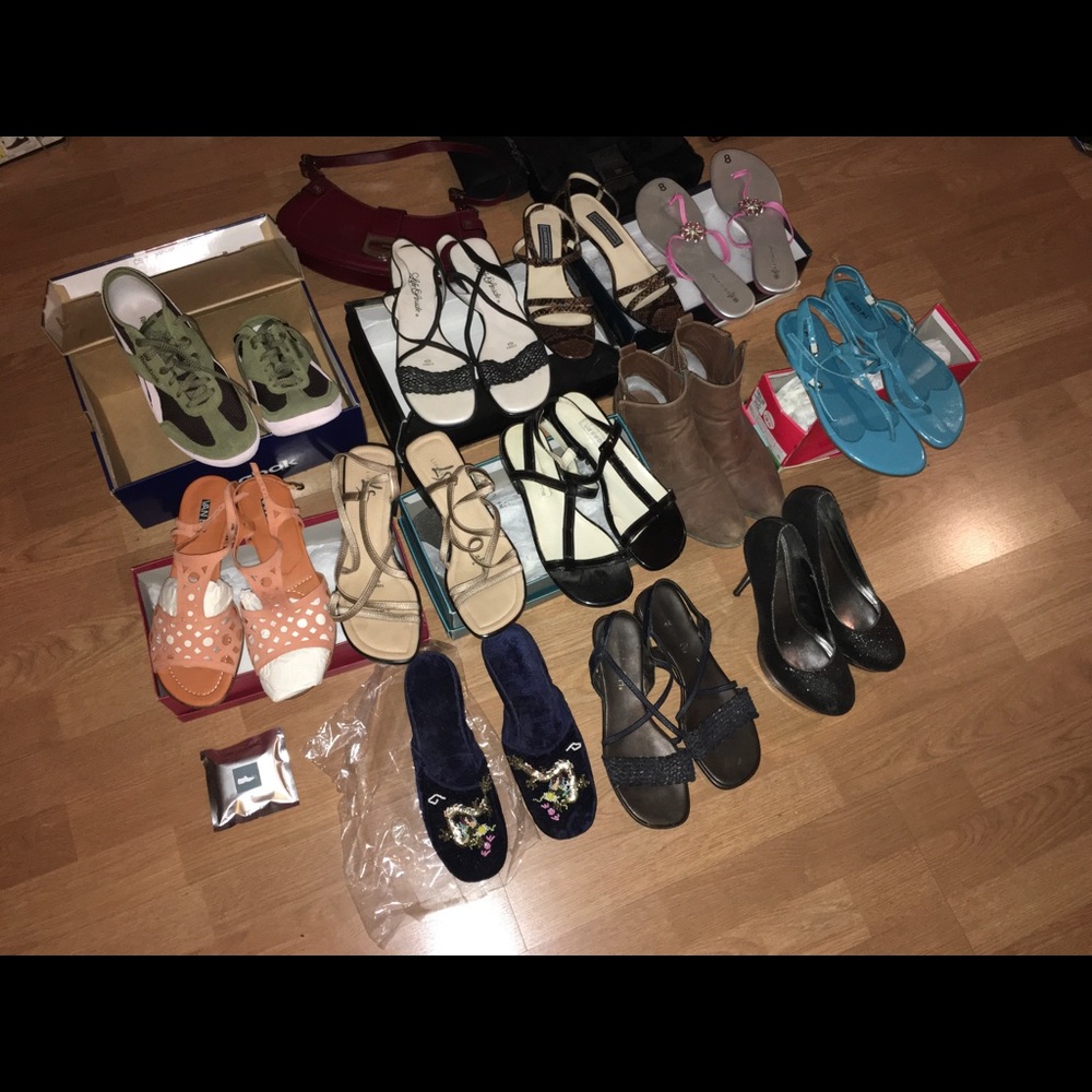 12 pairs of women’s shoes + shoe mitt